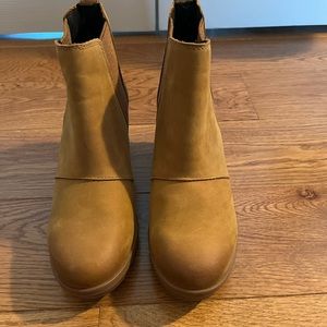 Sorel Joan of Arctic wedge II Chelsea boot Womans 6